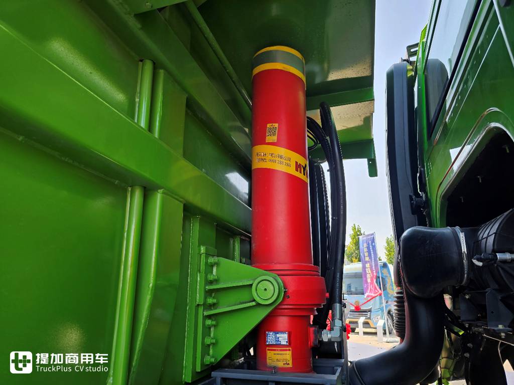 搭载西安康明斯工程版发动机,专攻渣土运输,陕汽康明斯龙骐H自卸车评测 - 第12张 - 提加商用车网 搭载西安康明斯工程版发动机,专攻渣土运输,陕汽康明斯龙骐H自卸车评测 - 第12张