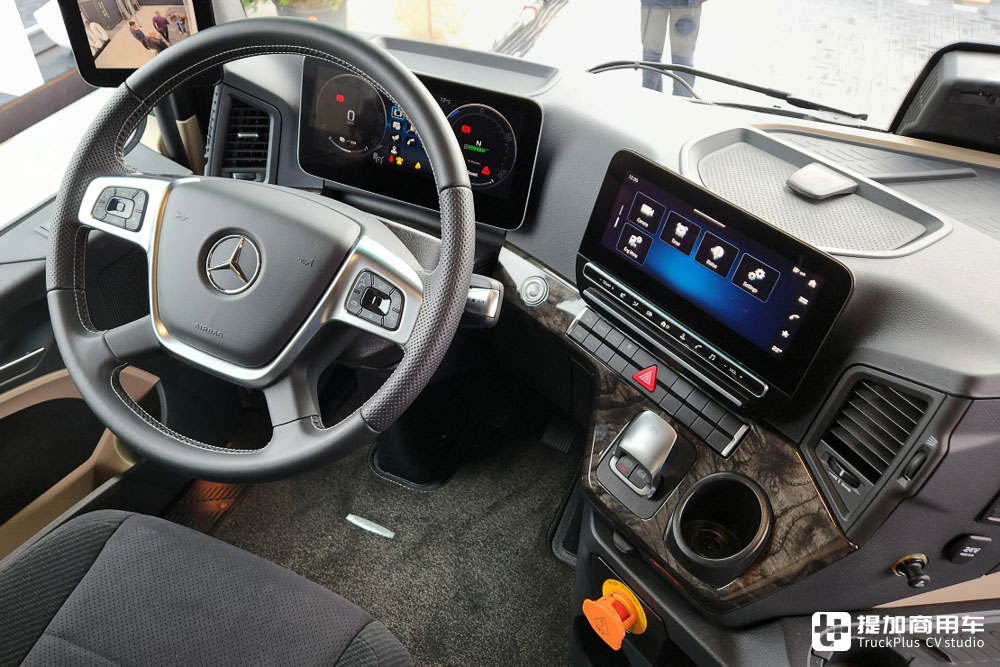 全新造型驾驶室,车身架构大升级,奔驰eActros 600电动卡车实拍 - 第14张 - 提加商用车网 全新造型驾驶室,车身架构大升级,奔驰eActros 600电动卡车实拍 - 第14张