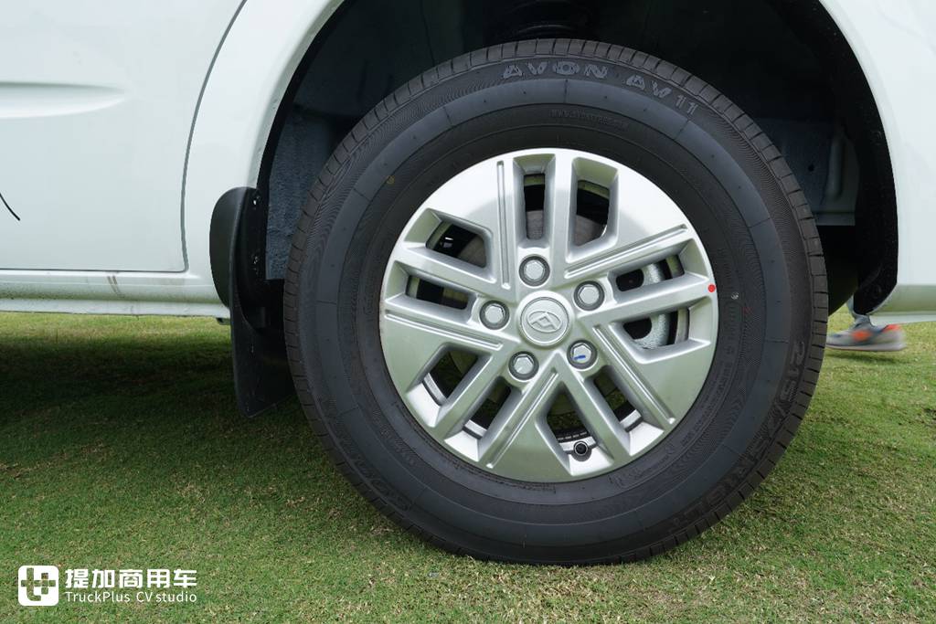 全面焕新 品质升级 上汽大通V80PRO实拍评测 - 第15张 - 提加商用车网 全面焕新 品质升级 上汽大通V80PRO实拍评测 - 第15张