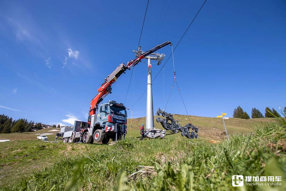 8x8全驱,全轮转向+蟹行模式,实拍太脱拉凤凰8x8随车吊 - 第15张 - 提加商用车网 8x8全驱,全轮转向+蟹行模式,实拍太脱拉凤凰8x8随车吊 - 第15张