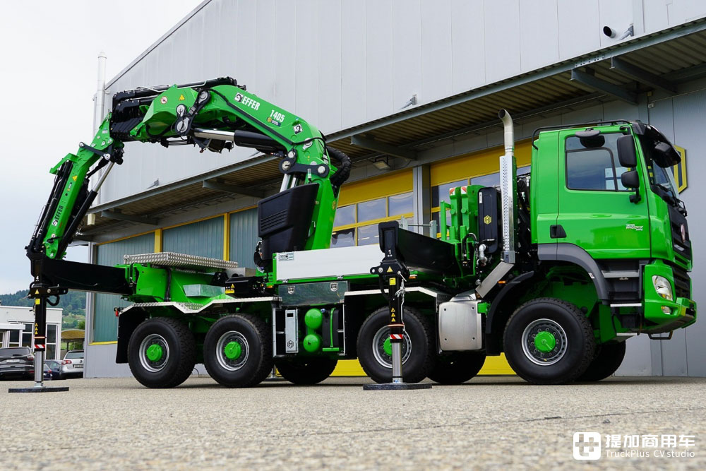8x8全驱,全轮转向+蟹行模式,实拍太脱拉凤凰8x8随车吊 - 第16张 - 提加商用车网 8x8全驱,全轮转向+蟹行模式,实拍太脱拉凤凰8x8随车吊 - 第16张