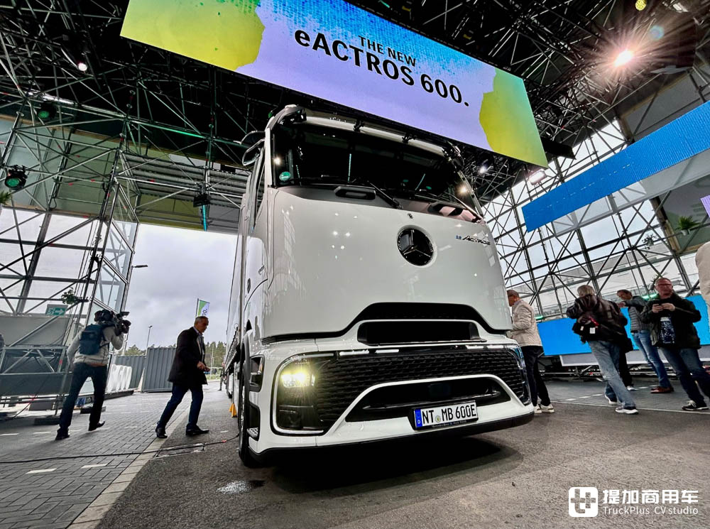 全新造型驾驶室,车身架构大升级,奔驰eActros 600电动卡车实拍 - 第17张 - 提加商用车网 全新造型驾驶室,车身架构大升级,奔驰eActros 600电动卡车实拍 - 第17张