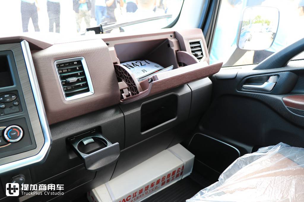 “最后一公里”城配的好伙伴,续航超过280km的江淮1卡帅铃ES6评测 - 第18张 - 提加商用车网 “最后一公里”城配的好伙伴,续航超过280km的江淮1卡帅铃ES6评测 - 第18张