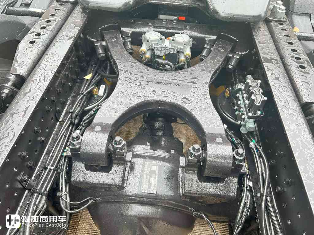 北京重卡的旗舰车型——复兴,到底配置有多高?实拍带你好好看看 - 第25张 - 提加商用车网 北京重卡的旗舰车型——复兴,到底配置有多高?实拍带你好好看看 - 第25张
