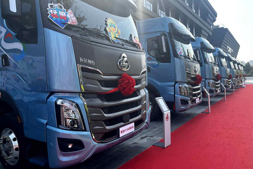 现场订车466台 乘龙H7大马力LNG牵引车重磅上市 - 第5张 - 提加商用车网 现场订车466台 乘龙H7大马力LNG牵引车重磅上市 - 第5张