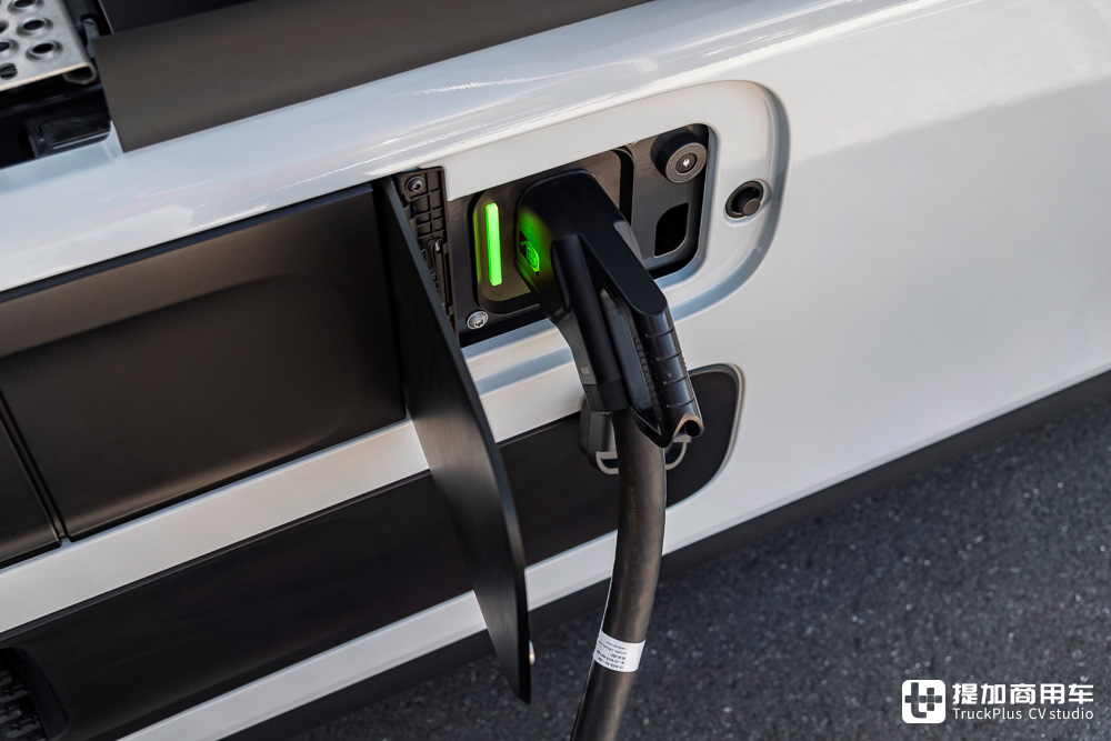 面向未来的划时代卡车:第六代奔驰Actros正式发布!首发亮相的电动版车型完全解读 - 第12张 - 提加商用车网 面向未来的划时代卡车:第六代奔驰Actros正式发布!首发亮相的电动版车型完全解读 - 第12张