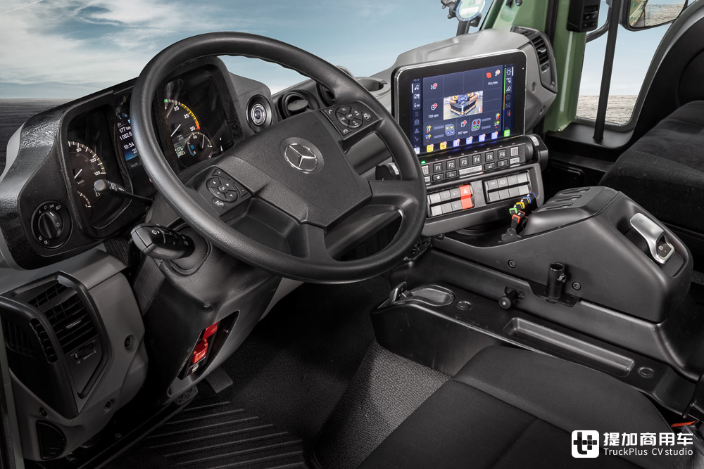 新一代内饰加持,操控如同开飞机,乌尼莫克百系列迎来重大更新 - 第13张 - 提加商用车网 新一代内饰加持,操控如同开飞机,乌尼莫克百系列迎来重大更新 - 第13张