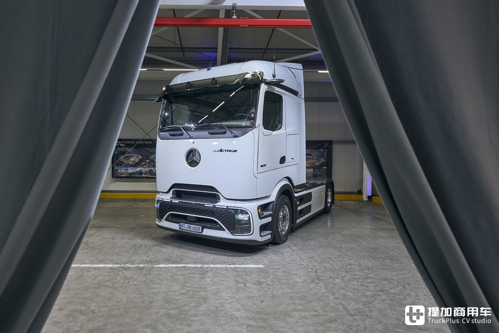 面向未来的划时代卡车:第六代奔驰Actros正式发布!首发亮相的电动版车型完全解读 - 第23张 - 提加商用车网 面向未来的划时代卡车:第六代奔驰Actros正式发布!首发亮相的电动版车型完全解读 - 第23张