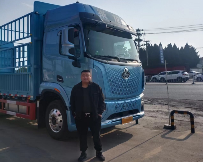 高效兼省油,乘龙H5V载货车让新手司机靳师傅赢在起跑线上 - 第1张 - 提加商用车网 高效兼省油,乘龙H5V载货车让新手司机靳师傅赢在起跑线上 - 第1张