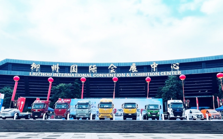 向全球输出中国品质 乘龙全系产品亮相汽博会 - 第1张