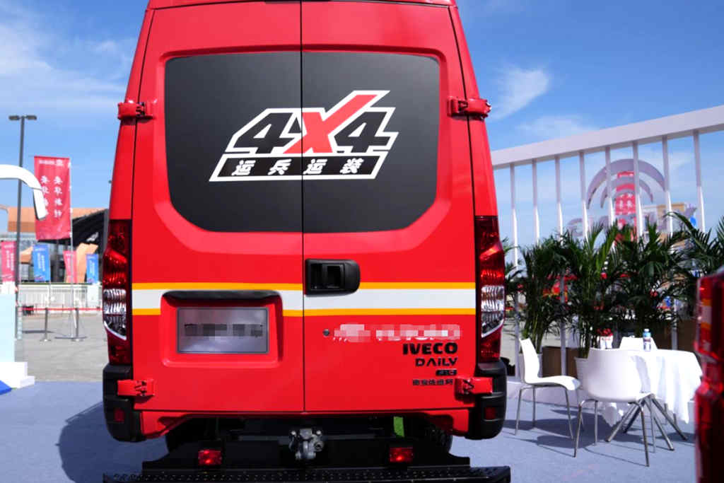 致敬逆行者 | 依维柯运兵车亮相北京消防展 - 第4张 - 提加商用车网 致敬逆行者 | 依维柯运兵车亮相北京消防展 - 第4张