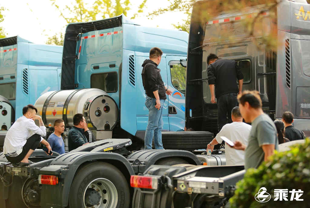 现场订车466台 乘龙H7大马力LNG牵引车重磅上市 - 第6张 - 提加商用车网 现场订车466台 乘龙H7大马力LNG牵引车重磅上市 - 第6张