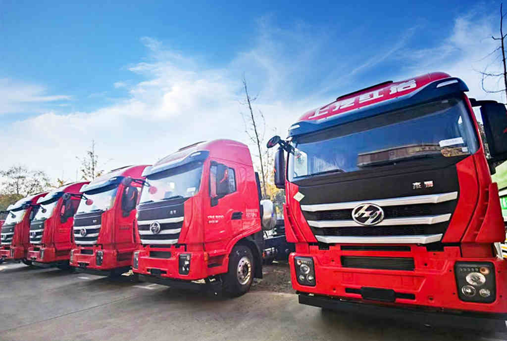 智慧节气 可靠省心 上汽红岩大马力燃气重卡批量交付哈密用户