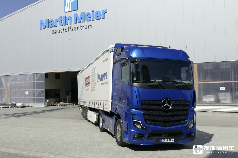 第三代OM471发动机加持,多项贴心配置,奔驰Actros L牵引车实拍