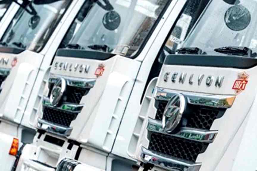 从容应对复杂环境的挑战，上汽红岩沙漠越野车正式交付