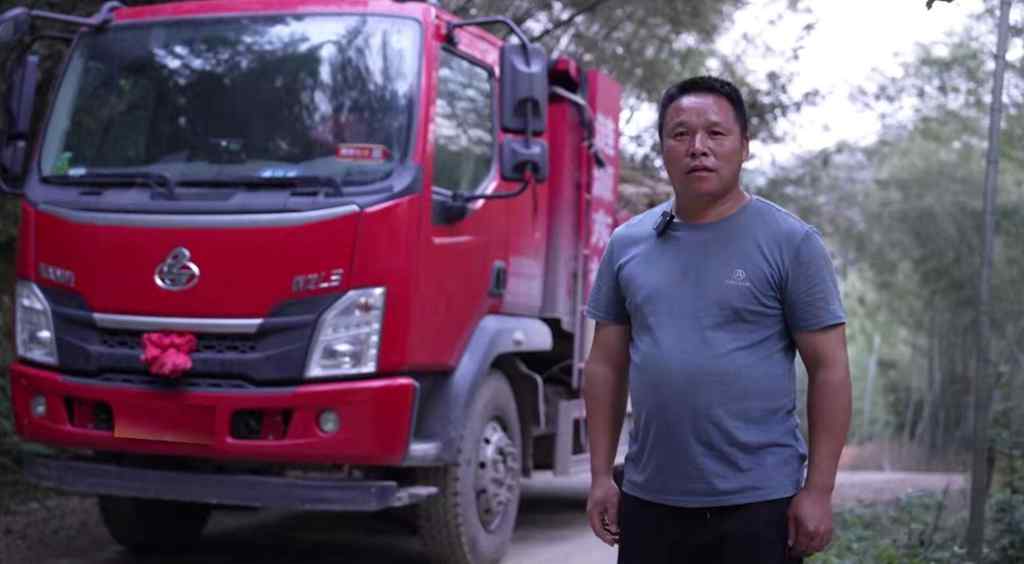 不畏崎岖,乘龙L3助力李老板解锁山区砂石运输难题 - 第1张 - 提加商用车网 不畏崎岖,乘龙L3助力李老板解锁山区砂石运输难题 - 第1张