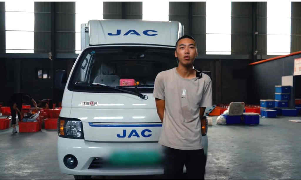 社区团购配送 他用江淮1卡恺达42度纯电小卡抢占致富先机 - 第1张 - 提加商用车网 社区团购配送 他用江淮1卡恺达42度纯电小卡抢占致富先机 - 第1张