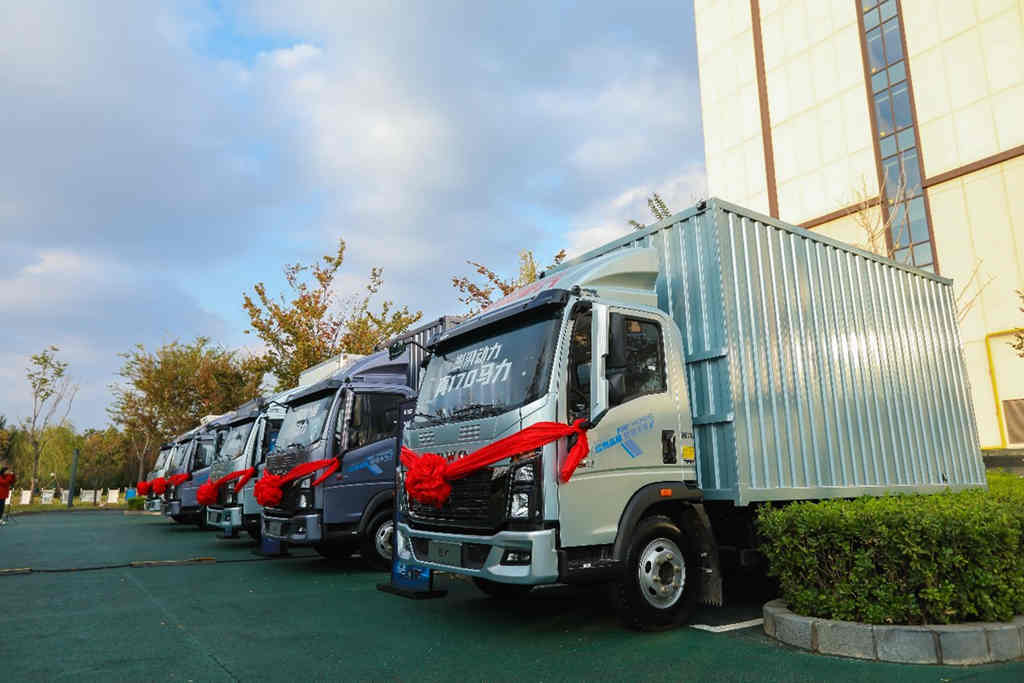 澎湃动力来袭!HOWO统帅170大马力产品抢滩登陆郑州 - 第2张 - 提加商用车网 澎湃动力来袭!HOWO统帅170大马力产品抢滩登陆郑州 - 第2张