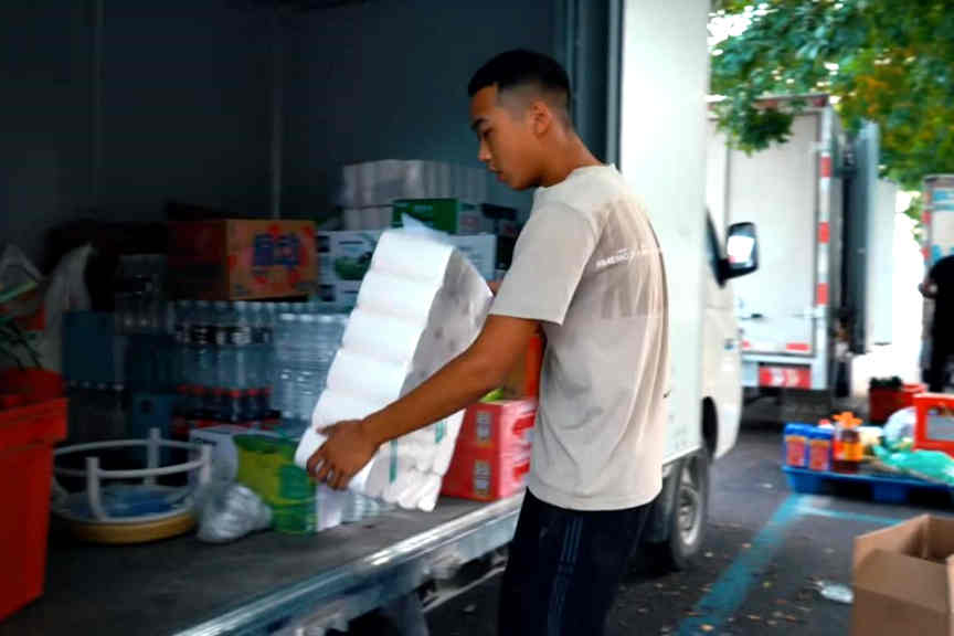 社区团购配送 他用江淮1卡恺达42度纯电小卡抢占致富先机