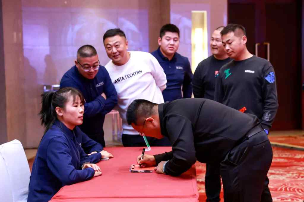 HOWO统帅8AT自动挡轻卡—闪电侠臻享会【北京站】圆满举办 - 第3张 - 提加商用车网 HOWO统帅8AT自动挡轻卡—闪电侠臻享会【北京站】圆满举办 - 第3张