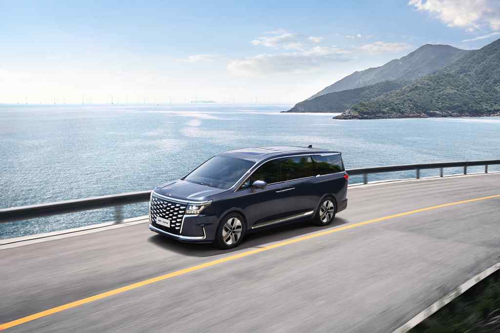 新国潮智能电混MPV,江淮瑞风RF8广州车展开启预售 - 第3张 - 提加商用车网 新国潮智能电混MPV,江淮瑞风RF8广州车展开启预售 - 第3张