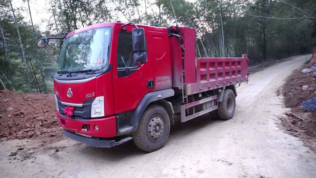 不畏崎岖,乘龙L3助力李老板解锁山区砂石运输难题 - 第3张 - 提加商用车网 不畏崎岖,乘龙L3助力李老板解锁山区砂石运输难题 - 第3张