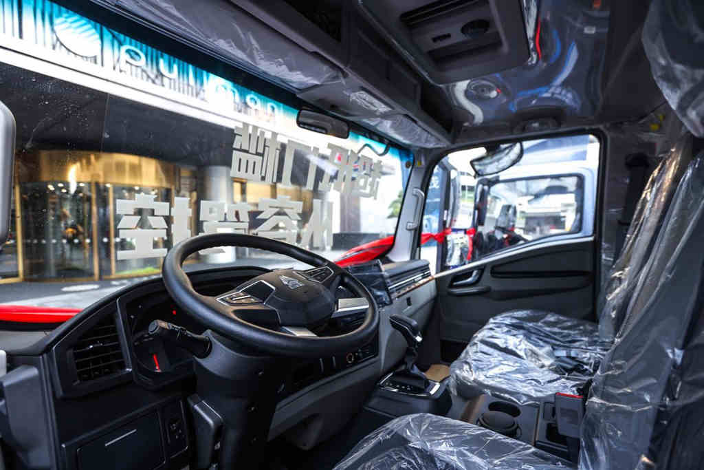 发力大湾区,HOWO统帅8AT超级轿卡·闪电侠臻享会深圳举办 - 第2张 - 提加商用车网 发力大湾区,HOWO统帅8AT超级轿卡·闪电侠臻享会深圳举办 - 第2张