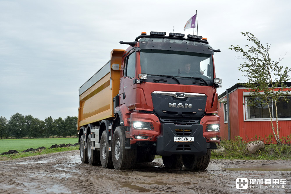 8x8驱动,还带后桥转向,实拍曼恩TGS多用途自卸车 - 第1张 - 提加商用车网 8x8驱动,还带后桥转向,实拍曼恩TGS多用途自卸车 - 第1张