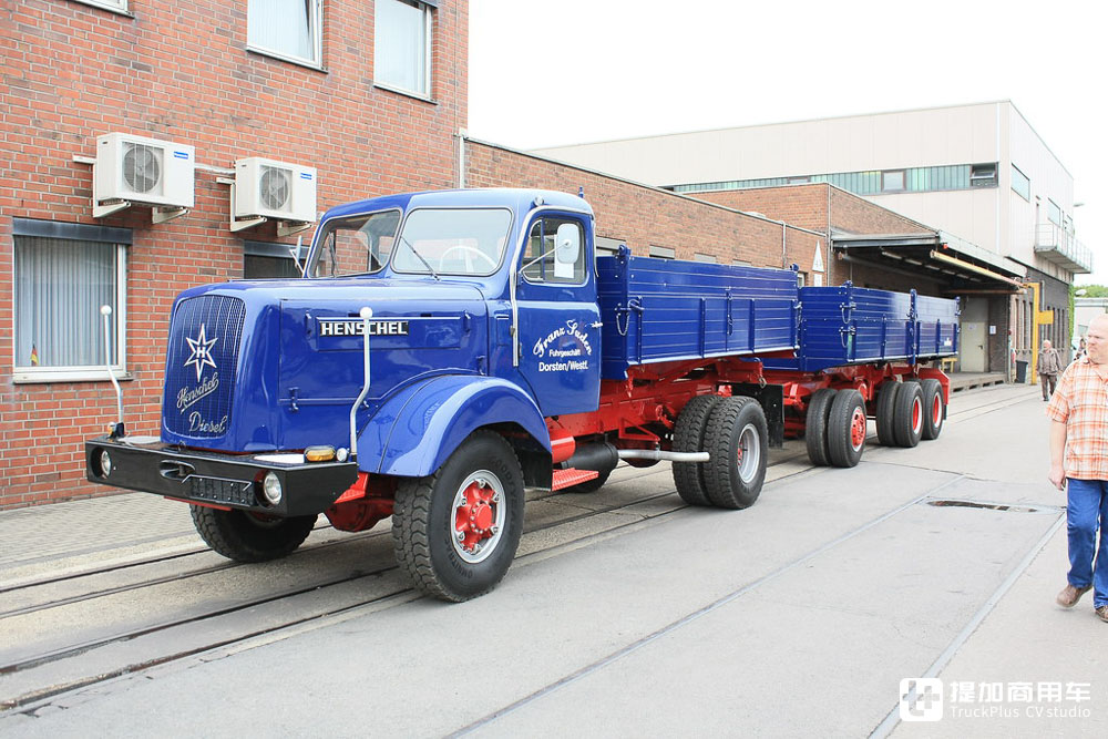 起猛了,62年车龄的经典Henschel HS140卡车在德国高速发生事故 - 第2张 - 提加商用车网 起猛了,62年车龄的经典Henschel HS140卡车在德国高速发生事故 - 第2张