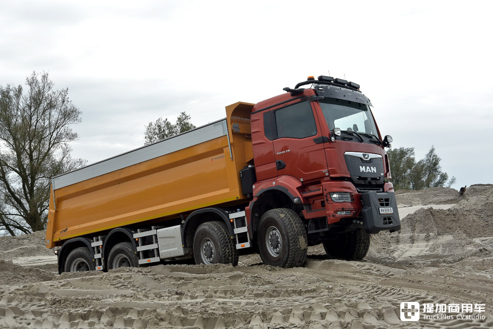 8x8驱动,还带后桥转向,实拍曼恩TGS多用途自卸车 - 第2张 - 提加商用车网 8x8驱动,还带后桥转向,实拍曼恩TGS多用途自卸车 - 第2张