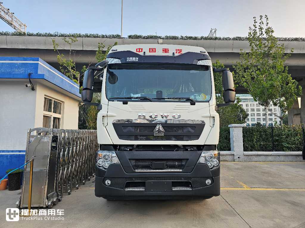配460马力潍柴发动机,助力高效煤炭运输,豪沃TX7牵引车实拍 - 第5张 - 提加商用车网 配460马力潍柴发动机,助力高效煤炭运输,豪沃TX7牵引车实拍 - 第5张