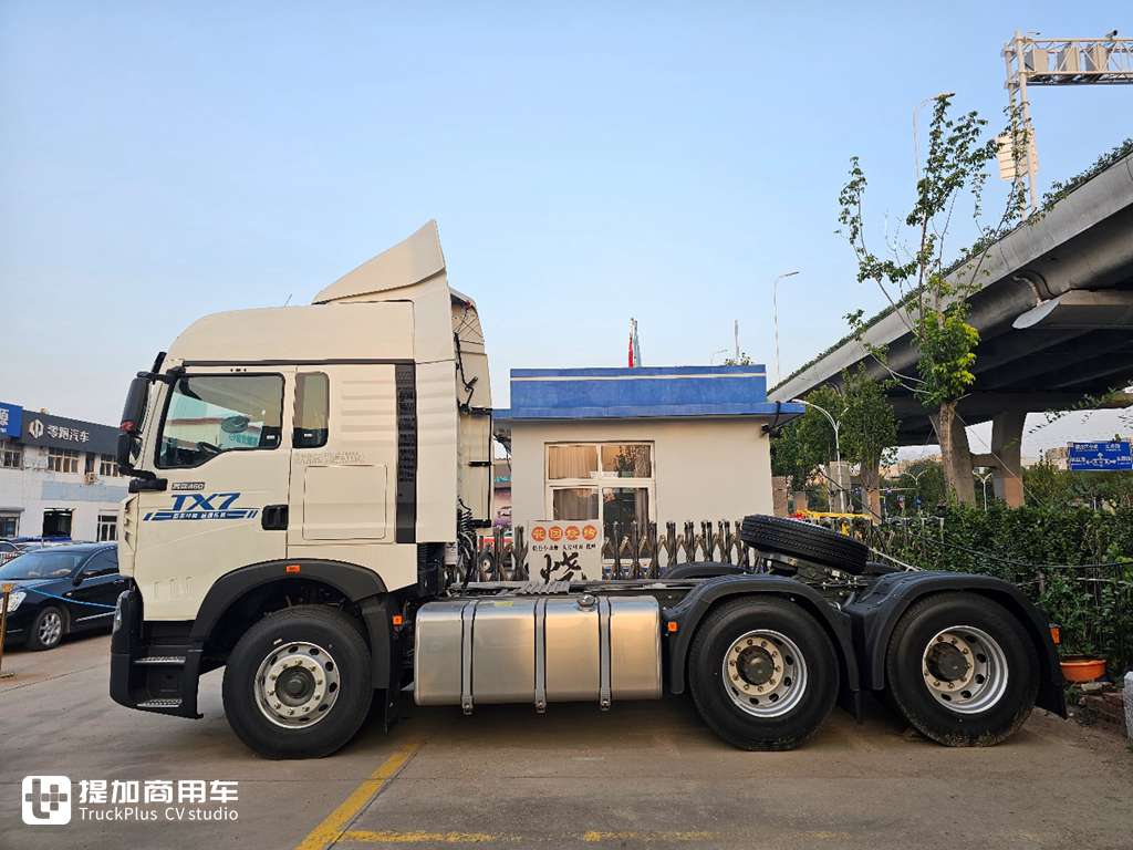 配460马力潍柴发动机,助力高效煤炭运输,豪沃TX7牵引车实拍 - 第8张 - 提加商用车网 配460马力潍柴发动机,助力高效煤炭运输,豪沃TX7牵引车实拍 - 第8张