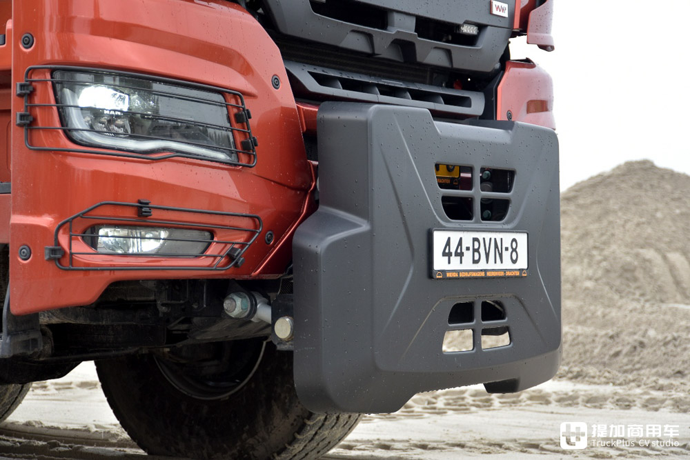 8x8驱动,还带后桥转向,实拍曼恩TGS多用途自卸车 - 第5张 - 提加商用车网 8x8驱动,还带后桥转向,实拍曼恩TGS多用途自卸车 - 第5张