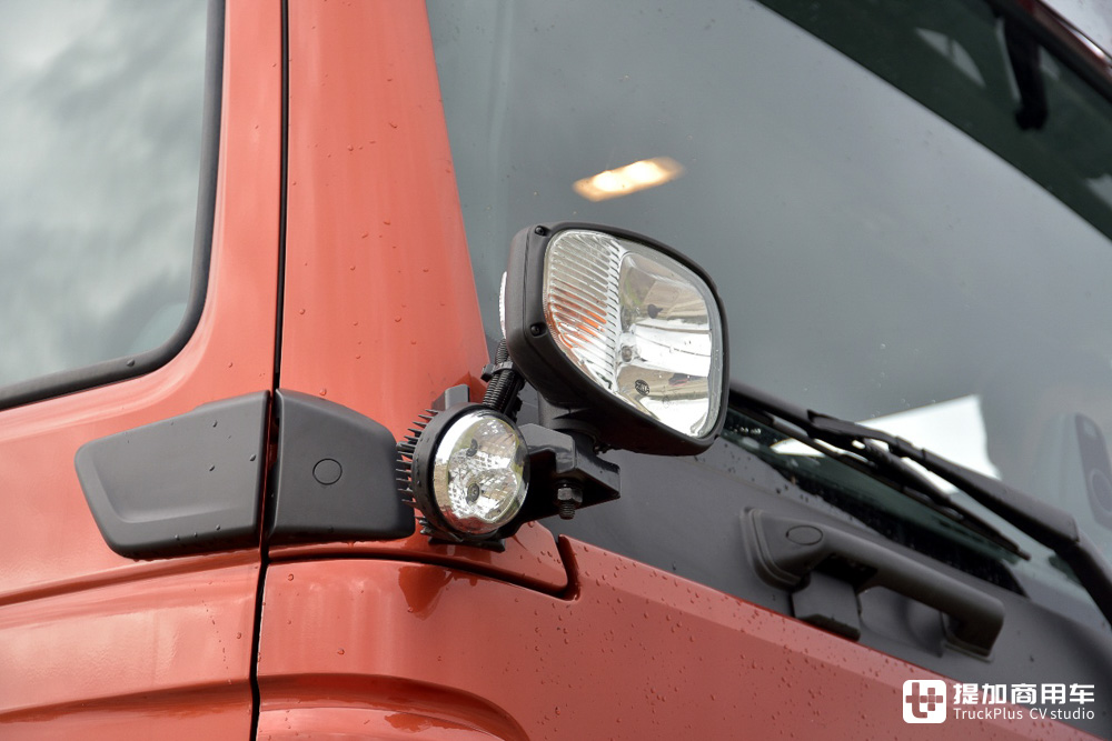 8x8驱动,还带后桥转向,实拍曼恩TGS多用途自卸车 - 第6张 - 提加商用车网 8x8驱动,还带后桥转向,实拍曼恩TGS多用途自卸车 - 第6张