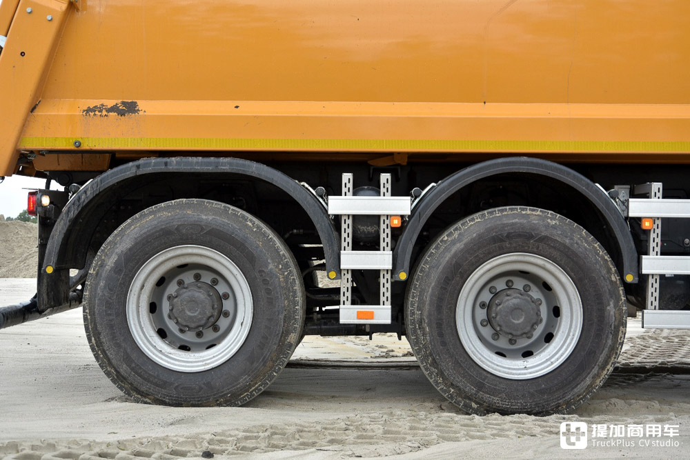 8x8驱动,还带后桥转向,实拍曼恩TGS多用途自卸车 - 第11张 - 提加商用车网 8x8驱动,还带后桥转向,实拍曼恩TGS多用途自卸车 - 第11张