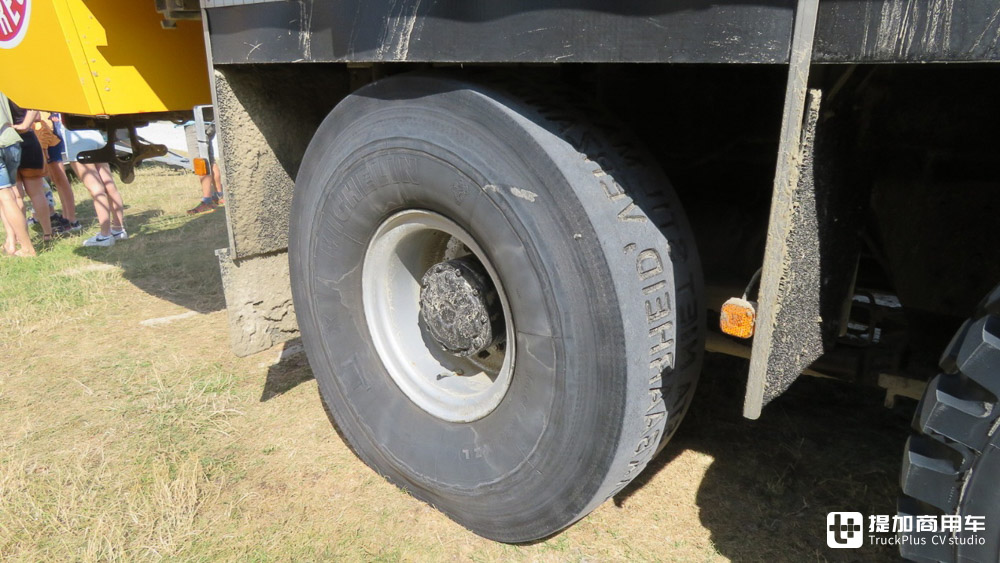 最高容纳71人,专门用来载人的卡车?曼恩TGS 8X8全驱游览车实拍 - 第13张 - 提加商用车网 最高容纳71人,专门用来载人的卡车?曼恩TGS 8X8全驱游览车实拍 - 第13张