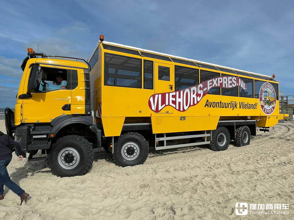 最高容纳71人,专门用来载人的卡车?曼恩TGS 8X8全驱游览车实拍 - 第14张 - 提加商用车网 最高容纳71人,专门用来载人的卡车?曼恩TGS 8X8全驱游览车实拍 - 第14张