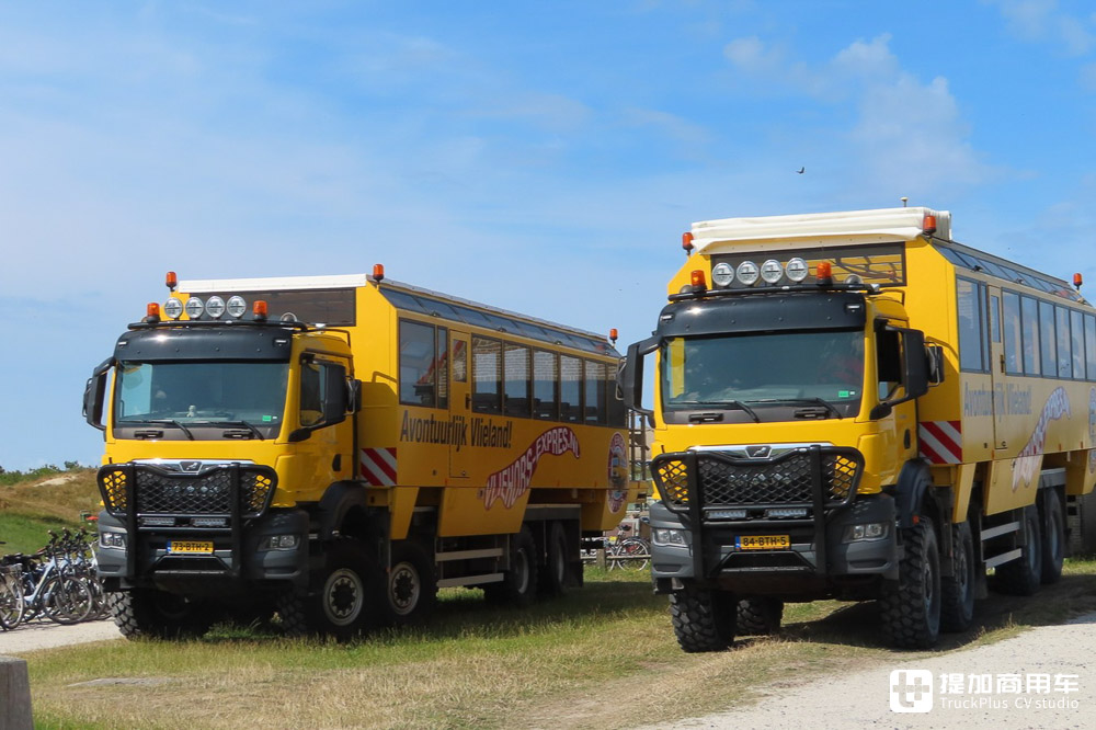 最高容纳71人,专门用来载人的卡车?曼恩TGS 8X8全驱游览车实拍 - 第20张 - 提加商用车网 最高容纳71人,专门用来载人的卡车?曼恩TGS 8X8全驱游览车实拍 - 第20张