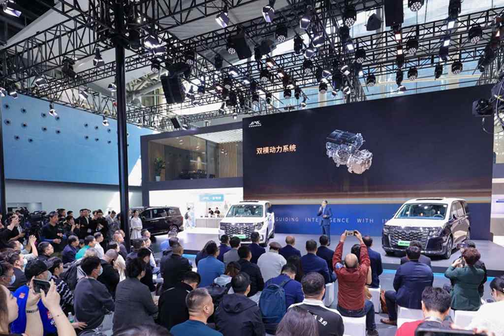 新国潮智能电混MPV,江淮瑞风RF8广州车展开启预售 - 第8张 - 提加商用车网 新国潮智能电混MPV,江淮瑞风RF8广州车展开启预售 - 第8张