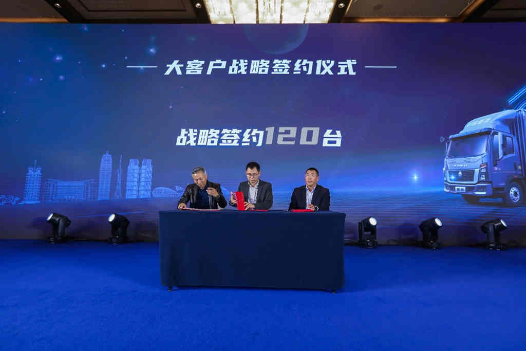 澎湃动力来袭!HOWO统帅170大马力产品抢滩登陆郑州 - 第5张 - 提加商用车网 澎湃动力来袭!HOWO统帅170大马力产品抢滩登陆郑州 - 第5张