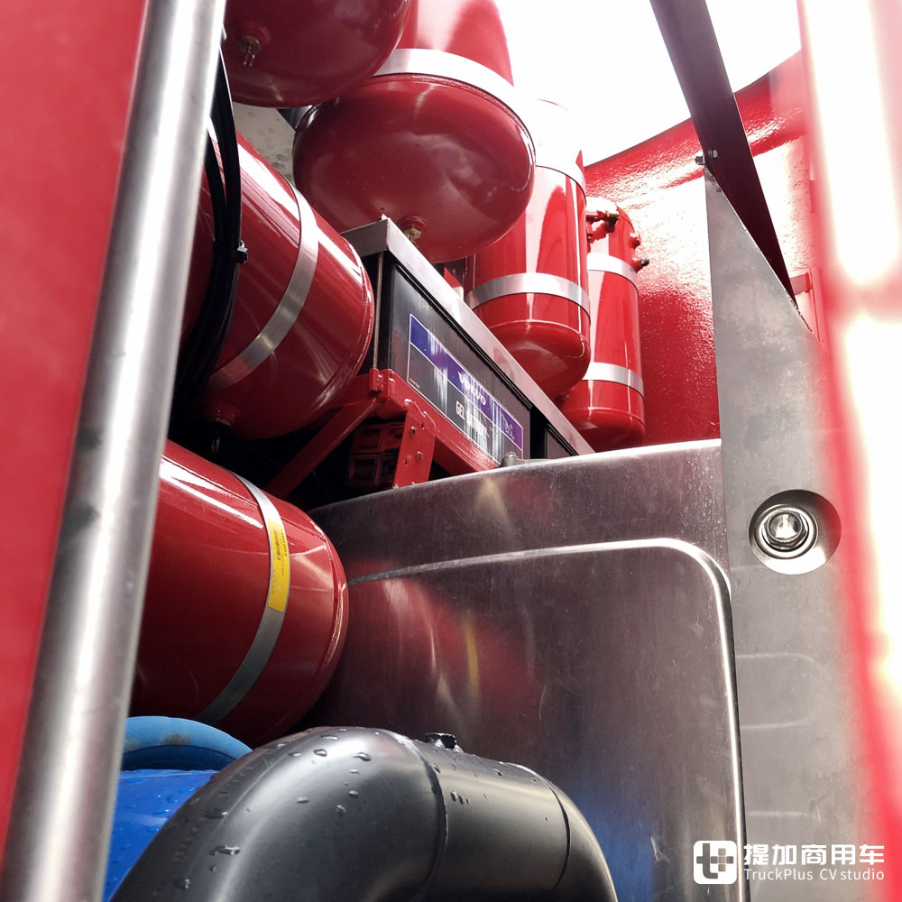 750匹发动机+静液压驱动前桥,可变身大件车,这台五轴沃尔沃FH16真有看点 - 第12张 - 提加商用车网 750匹发动机+静液压驱动前桥,可变身大件车,这台五轴沃尔沃FH16真有看点 - 第12张