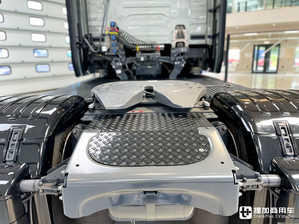 搭载V8发动机,平头卡车爆改长头单拖,荷兰Vlastuin改装厂打造的斯堪尼亚530ST实拍 - 第14张 - 提加商用车网 搭载V8发动机,平头卡车爆改长头单拖,荷兰Vlastuin改装厂打造的斯堪尼亚530ST实拍 - 第14张