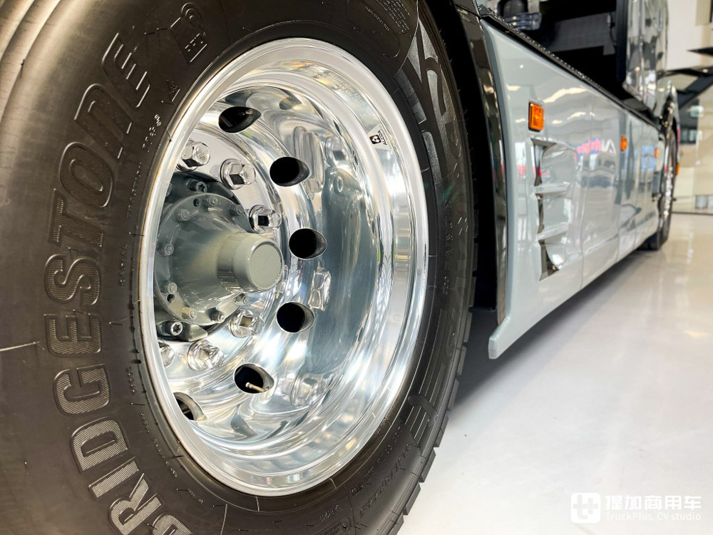 搭载V8发动机,平头卡车爆改长头单拖,荷兰Vlastuin改装厂打造的斯堪尼亚530ST实拍 - 第16张 - 提加商用车网 搭载V8发动机,平头卡车爆改长头单拖,荷兰Vlastuin改装厂打造的斯堪尼亚530ST实拍 - 第16张