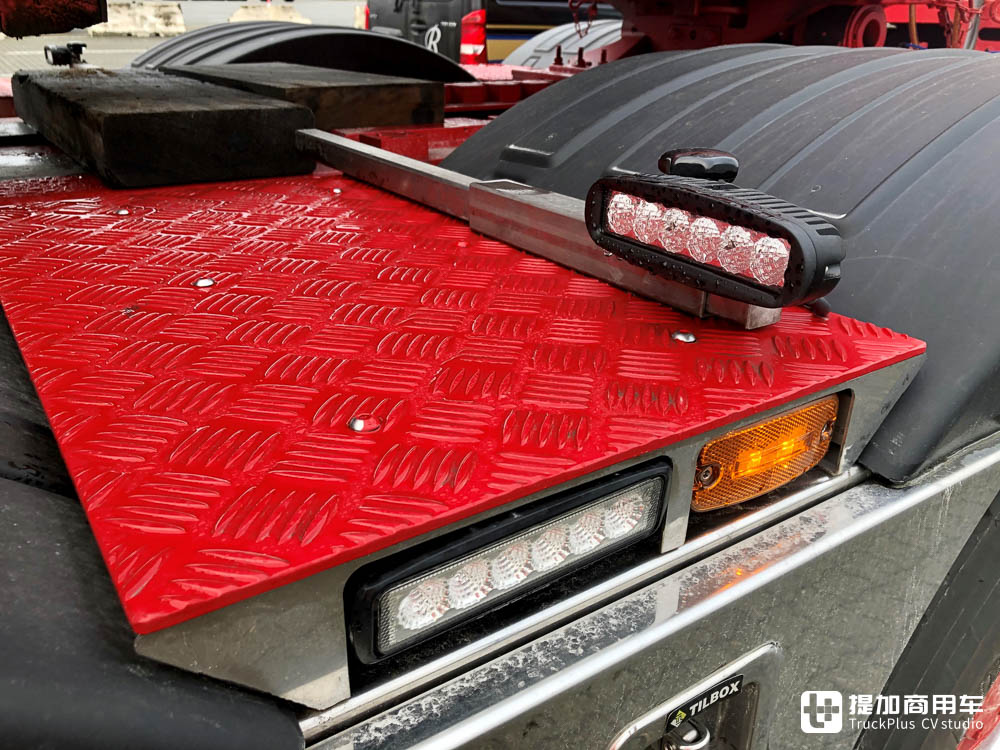 750匹发动机+静液压驱动前桥,可变身大件车,这台五轴沃尔沃FH16真有看点 - 第17张 - 提加商用车网 750匹发动机+静液压驱动前桥,可变身大件车,这台五轴沃尔沃FH16真有看点 - 第17张