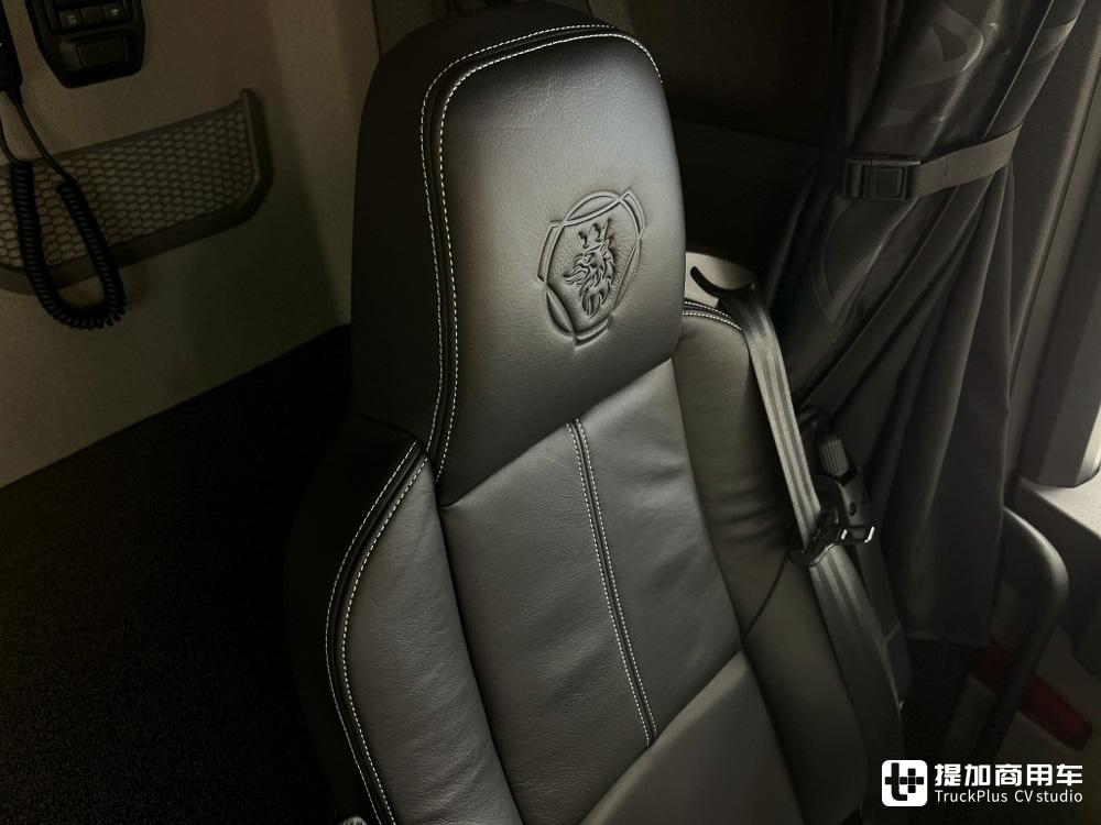 搭载V8发动机,平头卡车爆改长头单拖,荷兰Vlastuin改装厂打造的斯堪尼亚530ST实拍 - 第19张 - 提加商用车网 搭载V8发动机,平头卡车爆改长头单拖,荷兰Vlastuin改装厂打造的斯堪尼亚530ST实拍 - 第19张