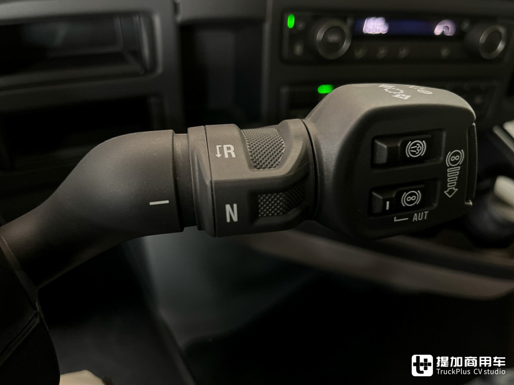 搭载V8发动机,平头卡车爆改长头单拖,荷兰Vlastuin改装厂打造的斯堪尼亚530ST实拍 - 第21张 - 提加商用车网 搭载V8发动机,平头卡车爆改长头单拖,荷兰Vlastuin改装厂打造的斯堪尼亚530ST实拍 - 第21张