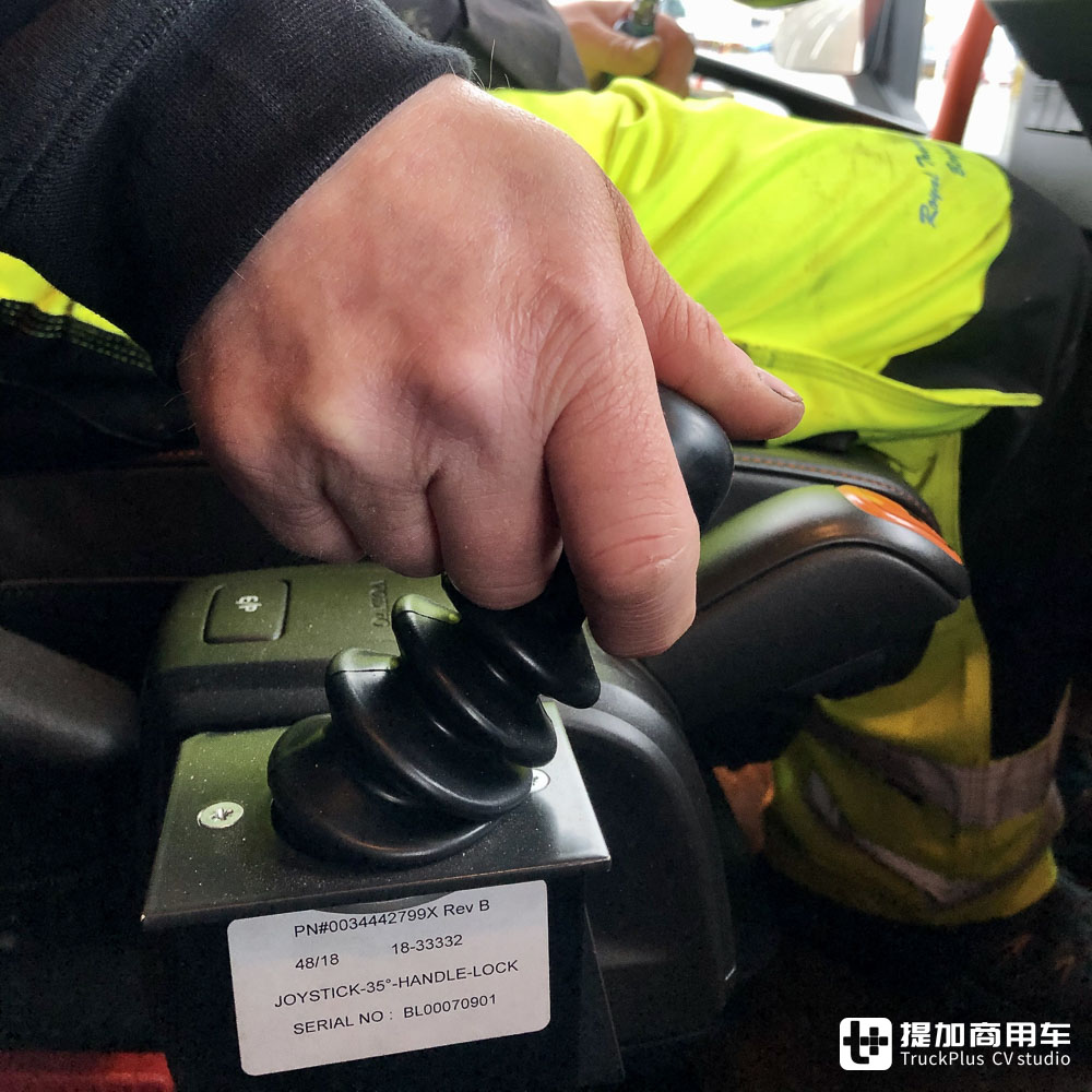 750匹发动机+静液压驱动前桥,可变身大件车,这台五轴沃尔沃FH16真有看点 - 第23张 - 提加商用车网 750匹发动机+静液压驱动前桥,可变身大件车,这台五轴沃尔沃FH16真有看点 - 第23张