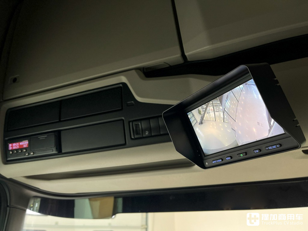 搭载V8发动机,平头卡车爆改长头单拖,荷兰Vlastuin改装厂打造的斯堪尼亚530ST实拍 - 第24张 - 提加商用车网 搭载V8发动机,平头卡车爆改长头单拖,荷兰Vlastuin改装厂打造的斯堪尼亚530ST实拍 - 第24张