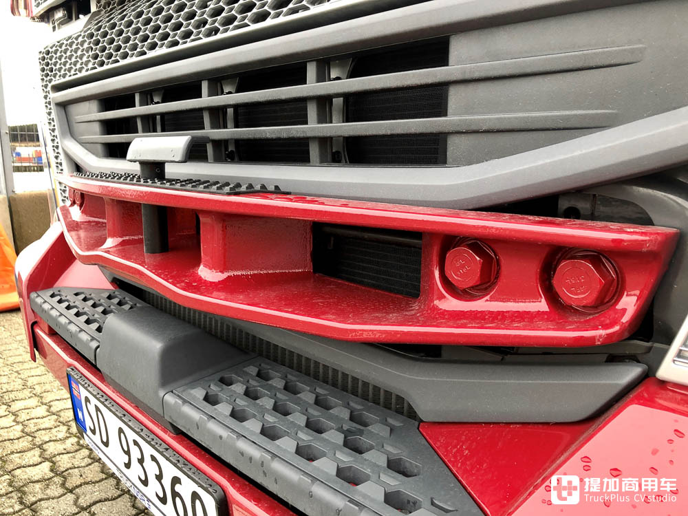 750匹发动机+静液压驱动前桥,可变身大件车,这台五轴沃尔沃FH16真有看点 - 第3张 - 提加商用车网 750匹发动机+静液压驱动前桥,可变身大件车,这台五轴沃尔沃FH16真有看点 - 第3张