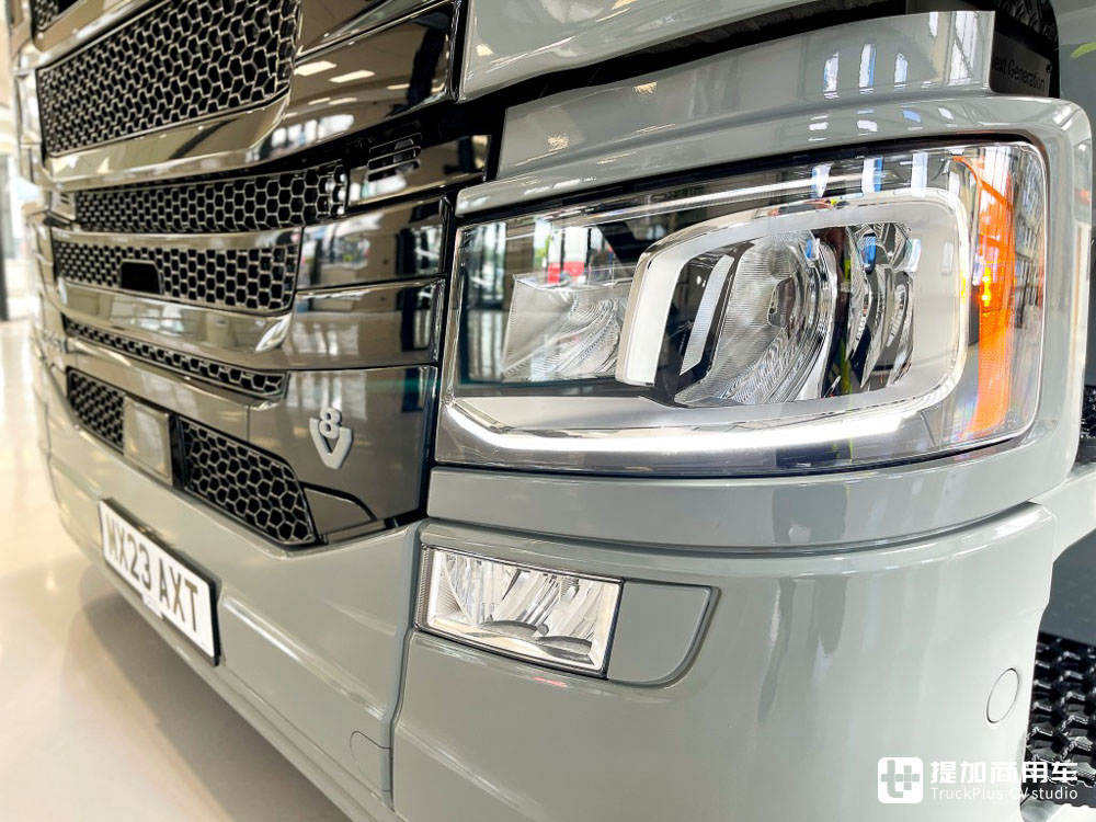 搭载V8发动机,平头卡车爆改长头单拖,荷兰Vlastuin改装厂打造的斯堪尼亚530ST实拍 - 第4张 - 提加商用车网 搭载V8发动机,平头卡车爆改长头单拖,荷兰Vlastuin改装厂打造的斯堪尼亚530ST实拍 - 第4张